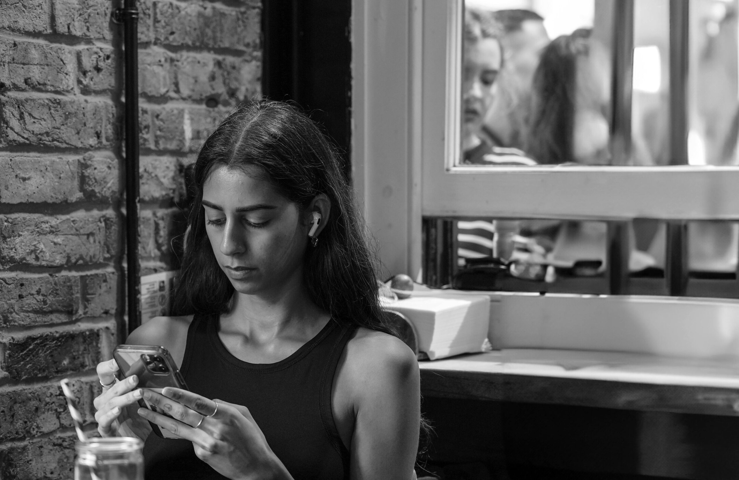 Money Dysmorphia: Why So Many Millennials & Gen Z Feel Broke (Even When They’re Not)